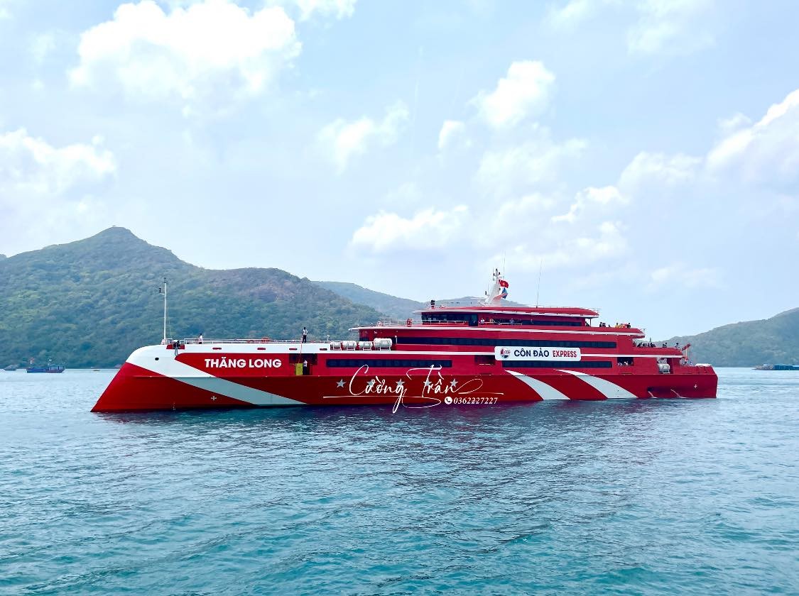 Siêu tàu cao tốc Thăng Long trên biển.