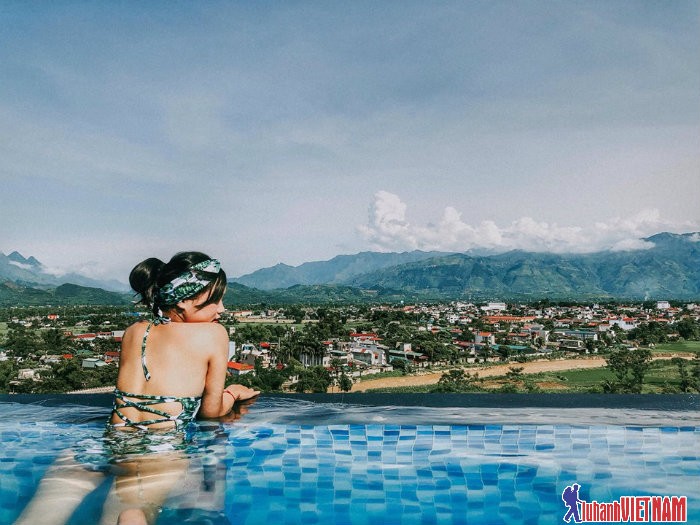 Bể bơi vô cực tại khu nghỉ dưỡng Chuồn Chuồn, điểm "check-in" hot nhất Yên Bái