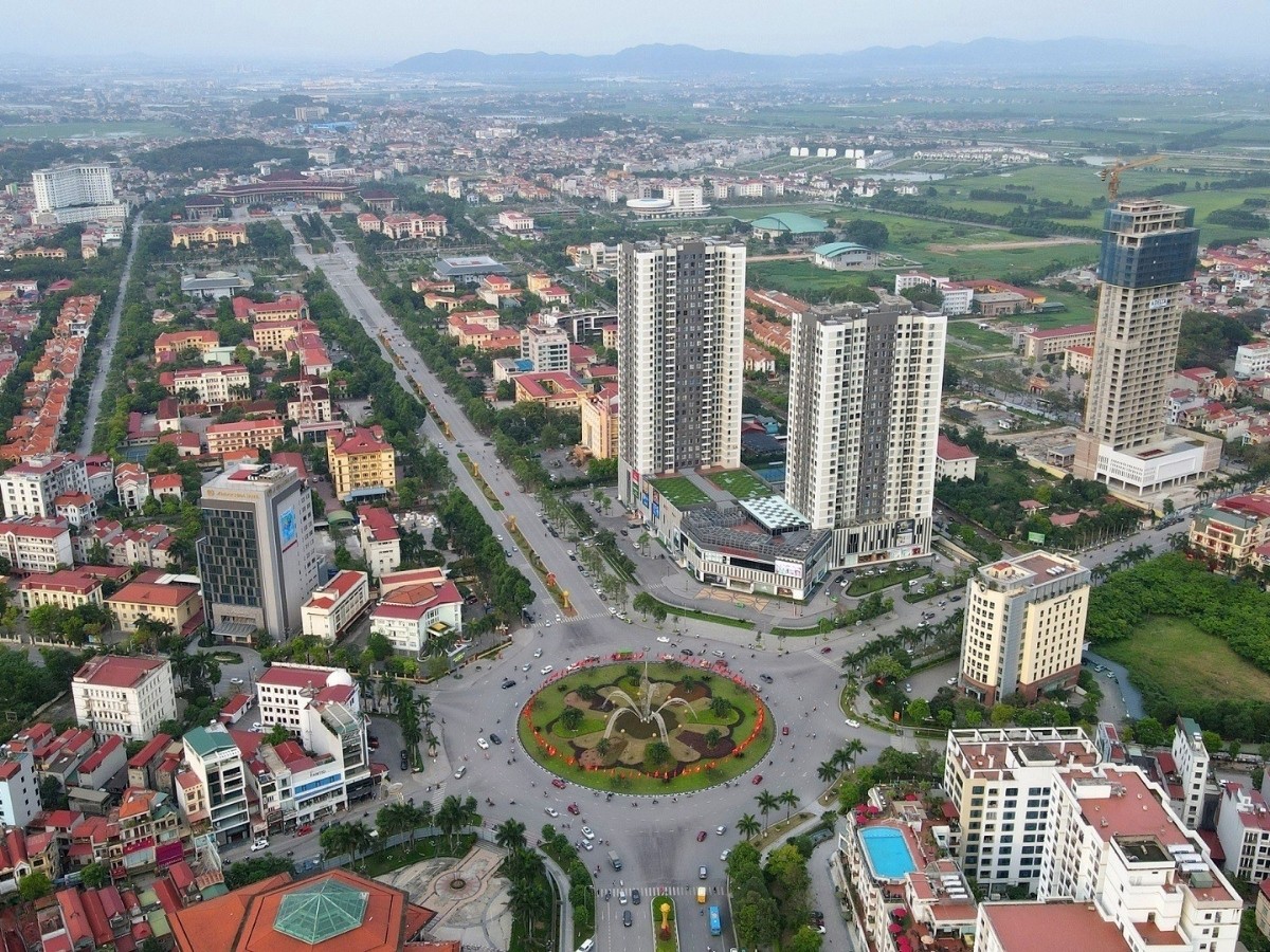 Trung tâm Bắc Ninh cách Thanh Hóa khoảng 200 km.