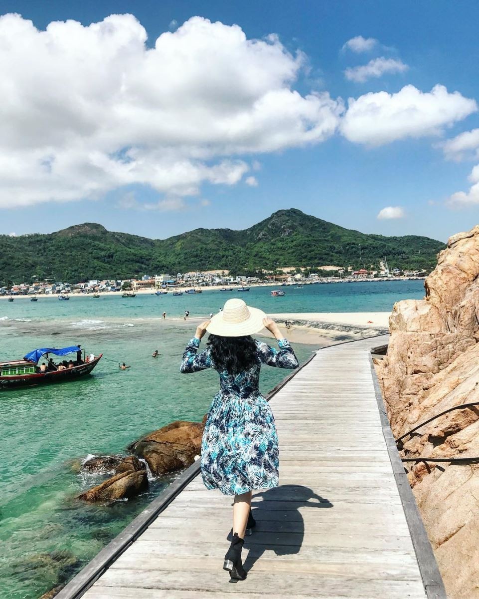 Bãi biển Hòn Khô với làn nước trong vắt và khung cảnh tươi đẹp tuyệt trần