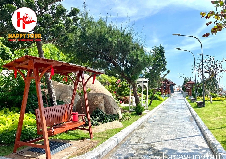 Khung cảnh biển cả nhìn từ Tháp Vọng Thiên.
