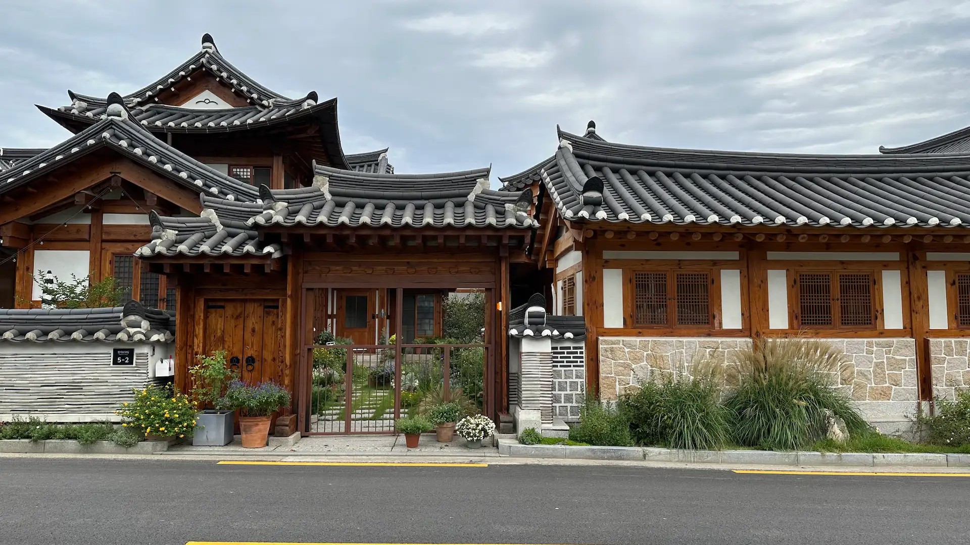 Làng cổ Eunpyeong Hanok với kiến trúc nhà hanok truyền thống