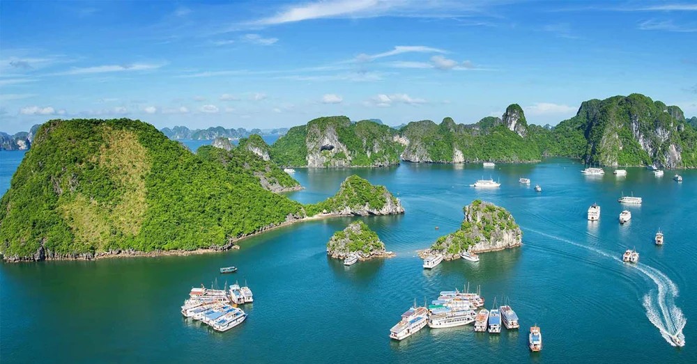 Bắt Đầu Hải Trình 6 Tiếng Trên Vịnh