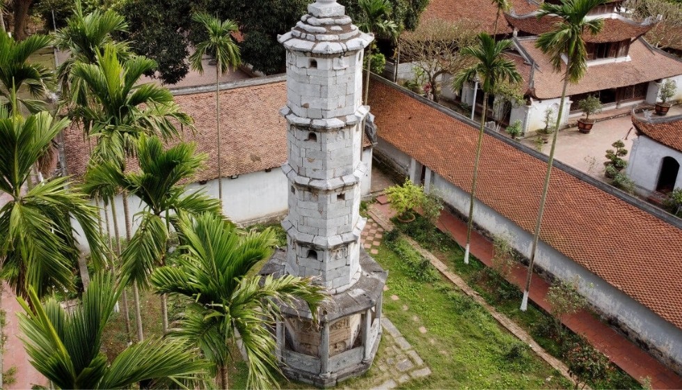 Tượng Quan Âm nghìn mắt nghìn tay tại Chùa Bút Tháp