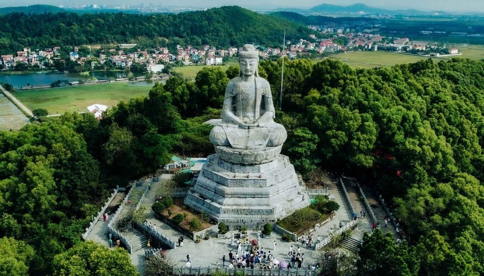 Cảnh quan thanh bình nhìn từ Chùa Phật Tích