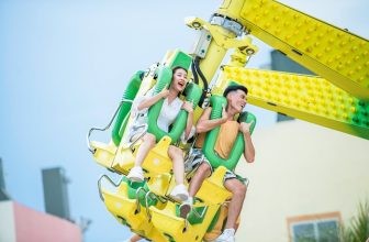 Khu vực trò chơi sôi động tại VinWonders Nam Hội An