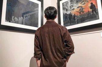 Tranh vẽ về cuộc sống miền Trung được trưng bày tại tầng 1