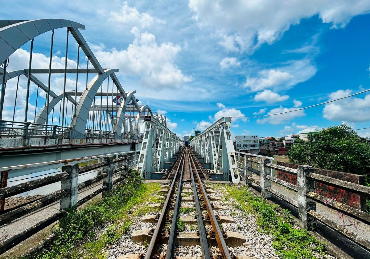 Cầu Quay Xe Lửa lung linh về đêm
