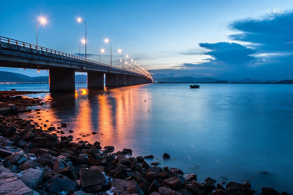Hoàng hôn lãng mạn trên Cầu Thị Nại