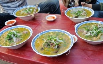 Thưởng thức cháo bò đượm vị - món ăn đặc sản Quy Nhơn Bình Định nổi tiếng