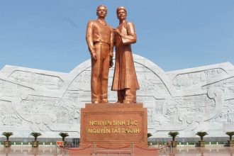 Tượng đài Nguyễn Sinh Sắc - Nguyễn Tất Thành mang nhiều ý nghĩa to lớn