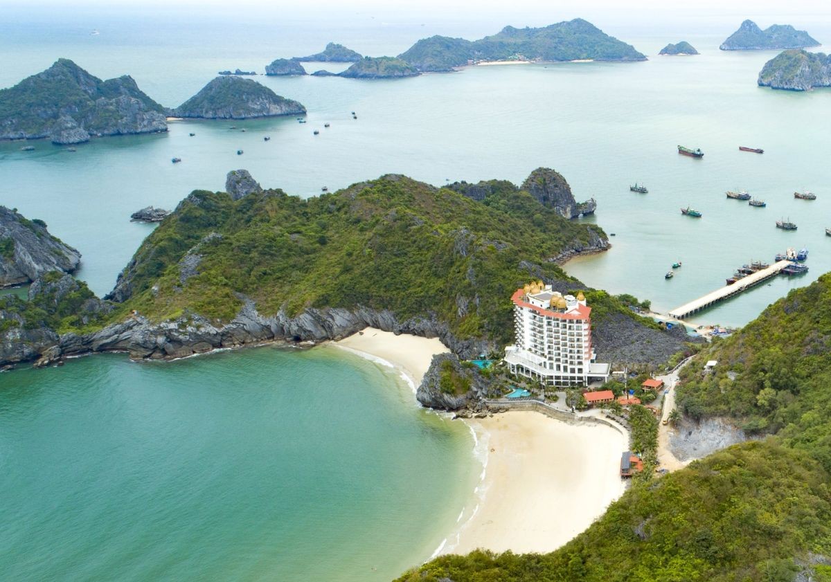 Vẻ đẹp hùng vĩ của Đảo Cát Bà