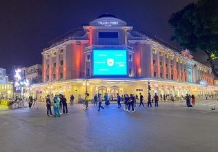 Phố Tràng Tiền có rất nhiều góc chụp ấn tượng