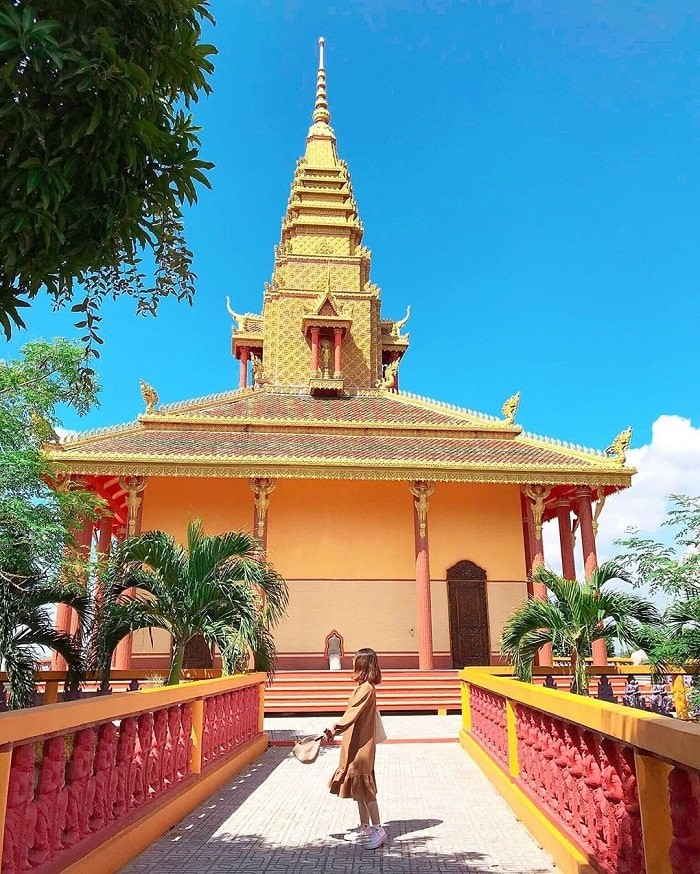 Khung cảnh thanh bình xung quanh chùa Tà Pạ