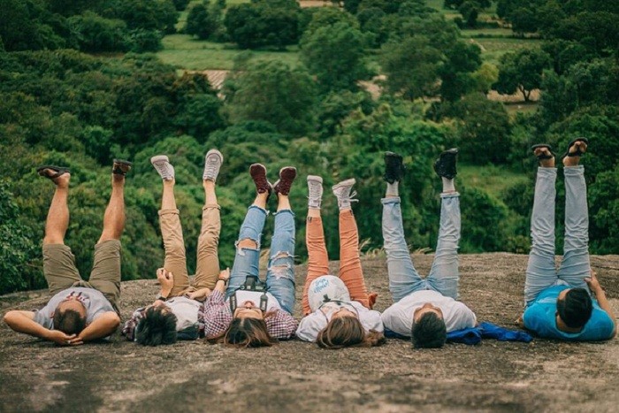 Cảnh quan núi non hùng vĩ nhìn từ tảng đá đầu voi