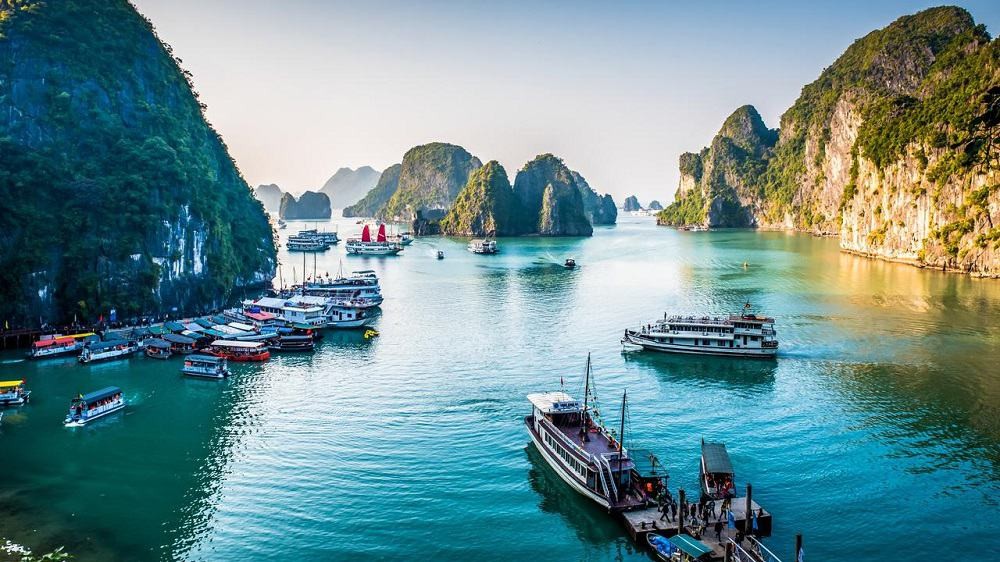 Toàn cảnh Vịnh Hạ Long nhìn từ Đảo Ti Tốp