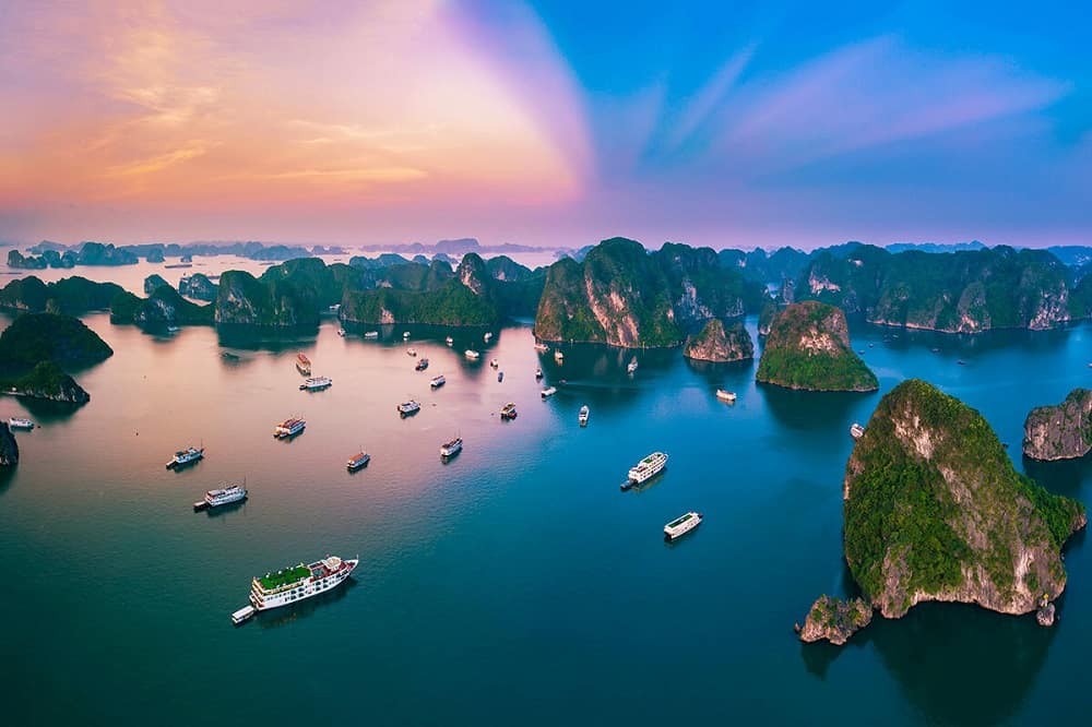 Vẻ đẹp tráng lệ bên trong Hang Sửng Sốt