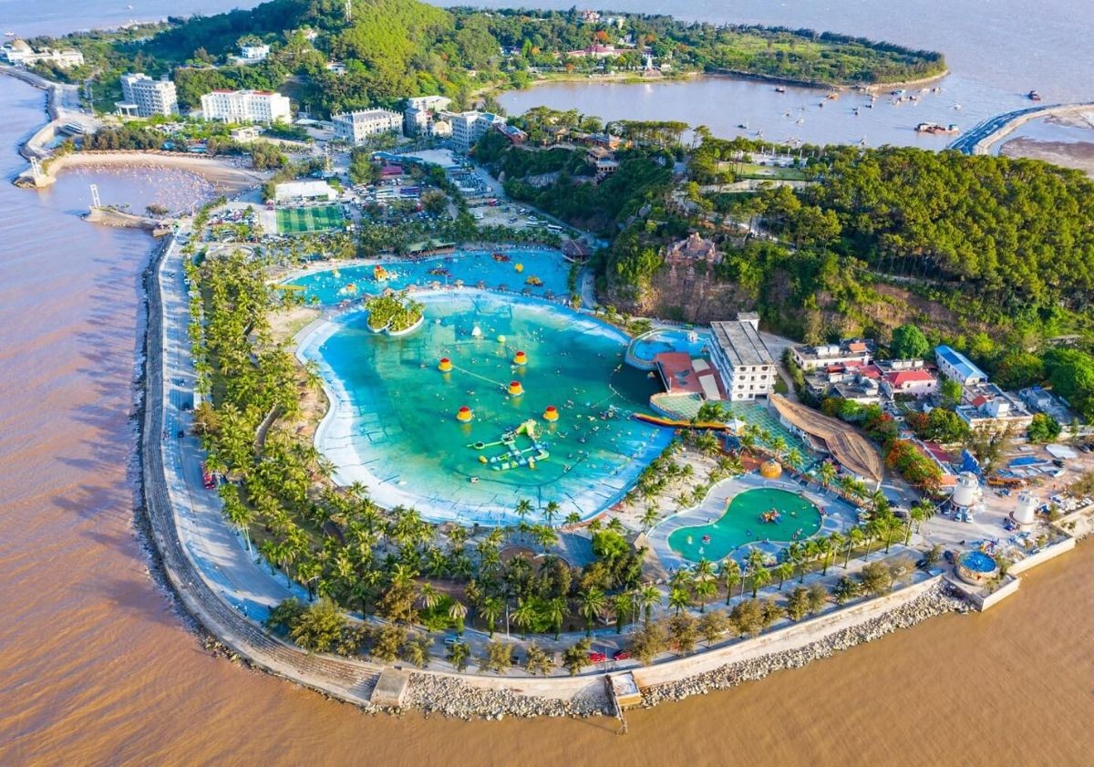 Cảnh quan xanh mát tại Hòn Dấu