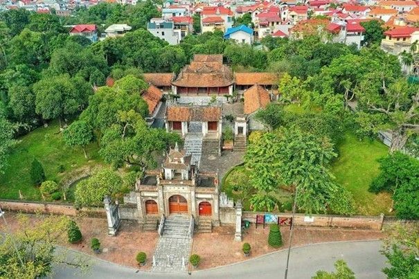 Toàn cảnh Thành Cổ Loa với các lớp thành lũy cổ kính.