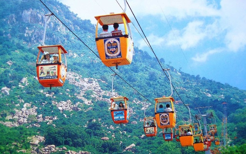 Cáp treo Đà Lạt băng qua rừng thông