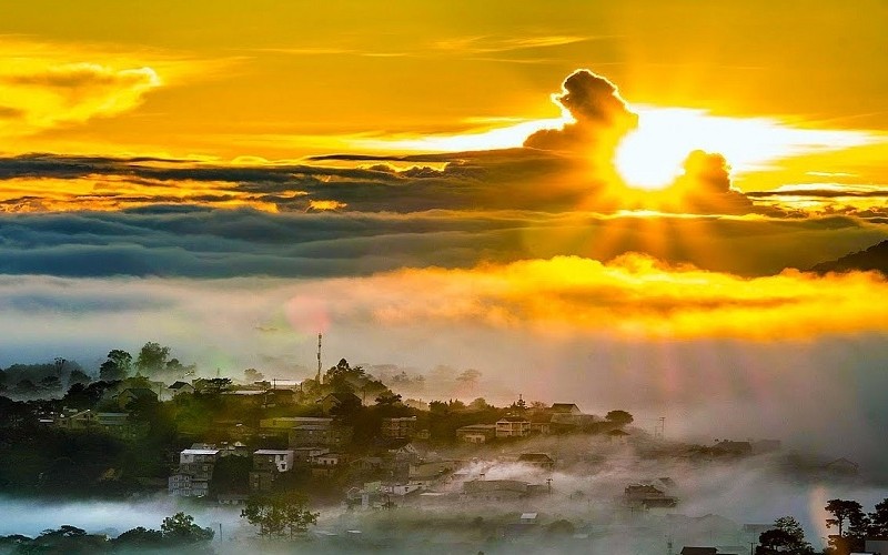 Cảnh hoàng hôn tại khu du lịch Langbiang
