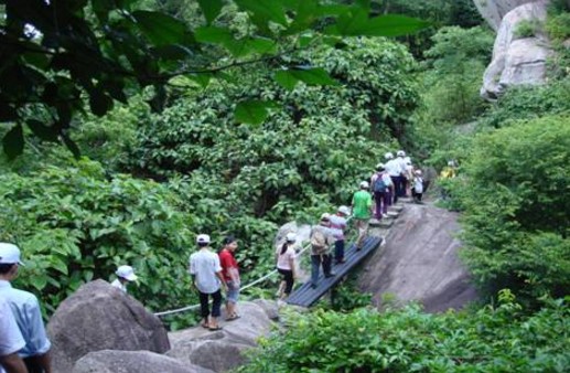 Tham quan núi Minh Đạm