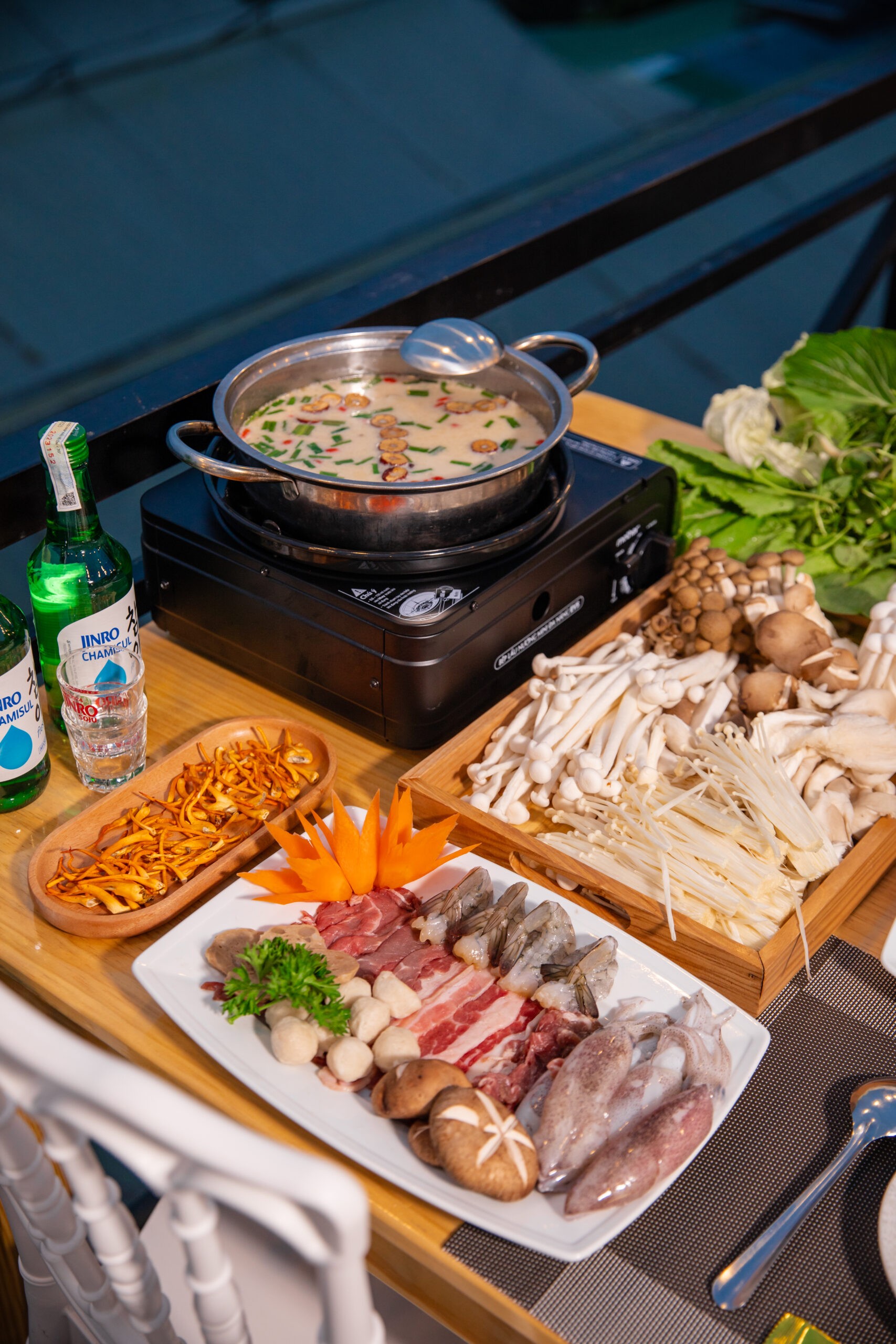 Thực đơn đa dạng các món lẩu và nướng