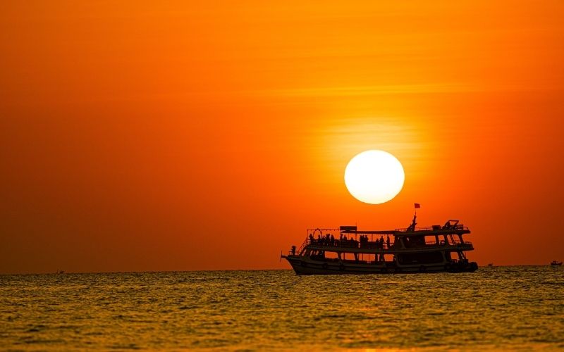 Mặt Trời Lặn: Hướng, Thời Gian Và Địa Điểm Ngắm Đẹp 2 Mặt trời lặn ở Phú Quốc
