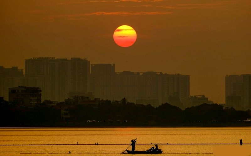 Mặt Trời Lặn: Hướng, Thời Gian Và Địa Điểm Ngắm Đẹp 3 mặt trời lặn ở Hồ Tây, Hà Nội